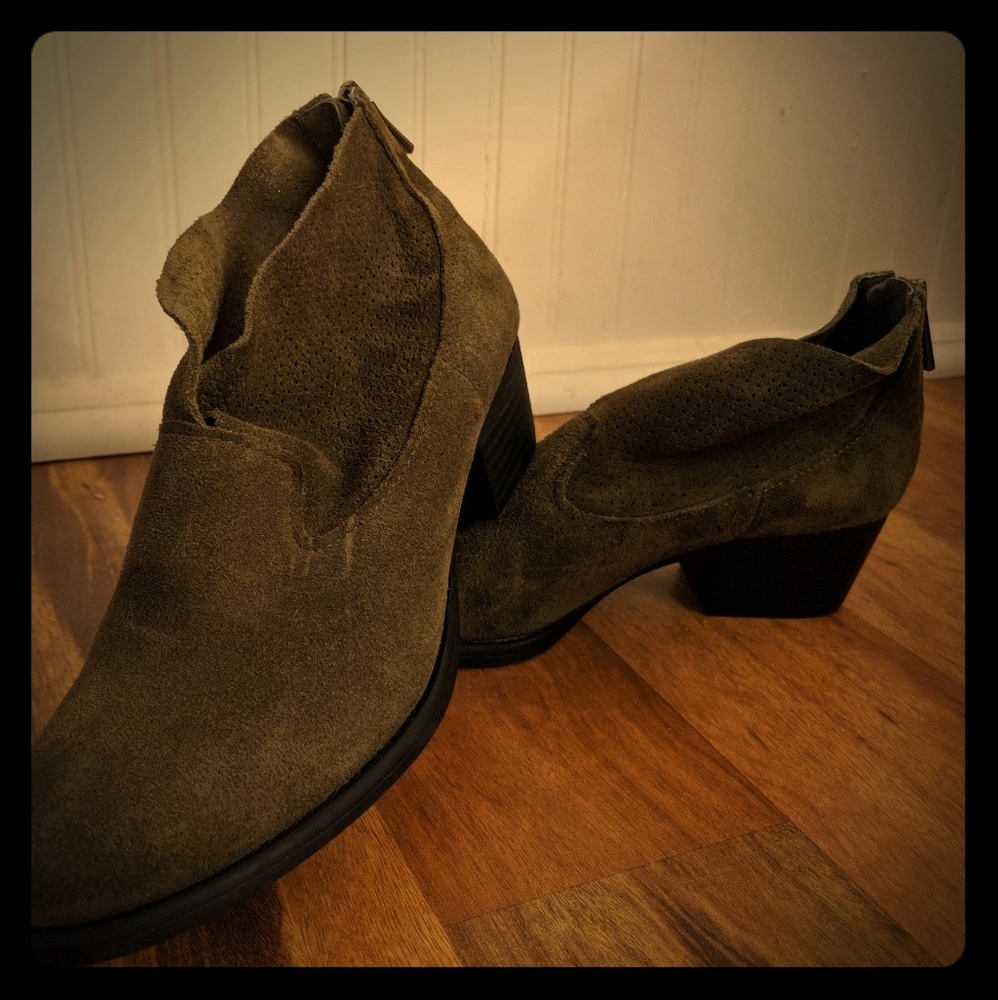 Jessica Simpson Olive green suede ankle booties 6